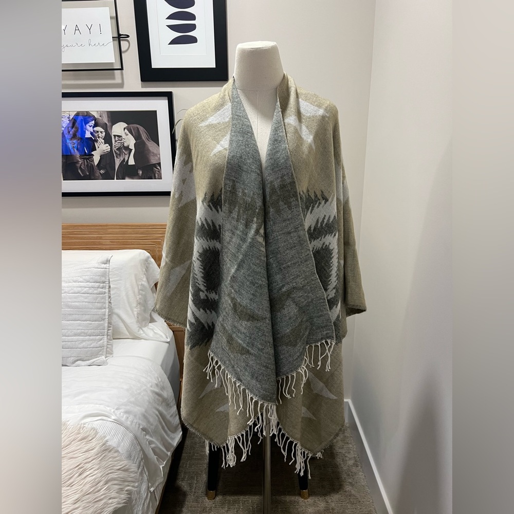 Nicole Marciano Up Front Fringe Poncho, OS